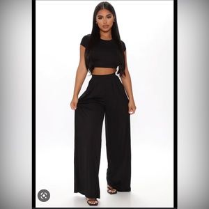 Brand new Fashion Nova “Chosen One” crop top flare leg pant set size small.